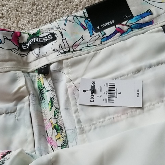 Floral shorts - Picture 3 of 3